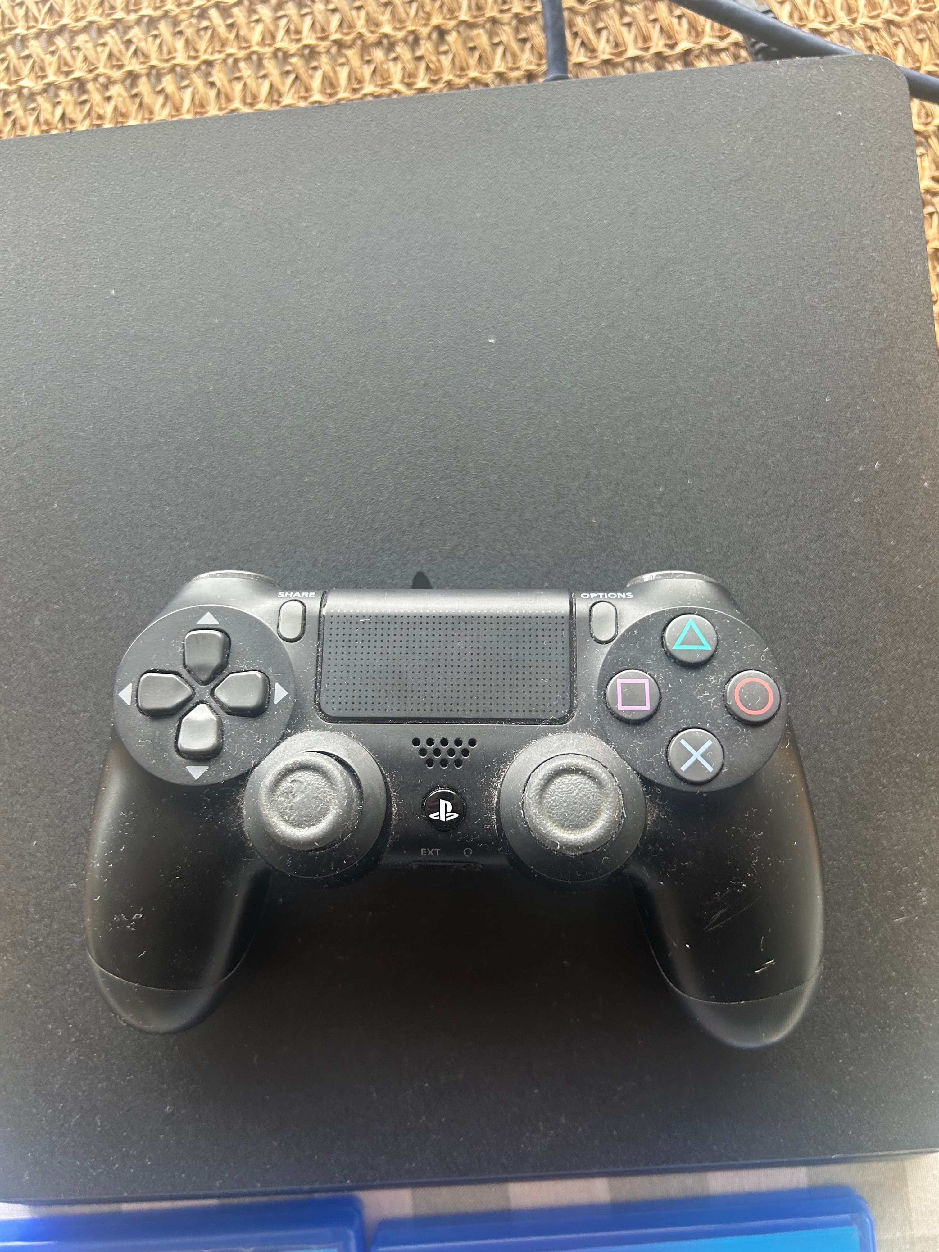 PS4, 2 games & 1 controller. Comes with HDMI lead